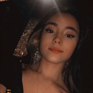 Meet your Posher, Alyssa